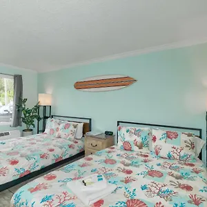 Heated Pool, Huge Tv, Waterfront Tiki Bar & Grill, Close To Beaches Sarasota